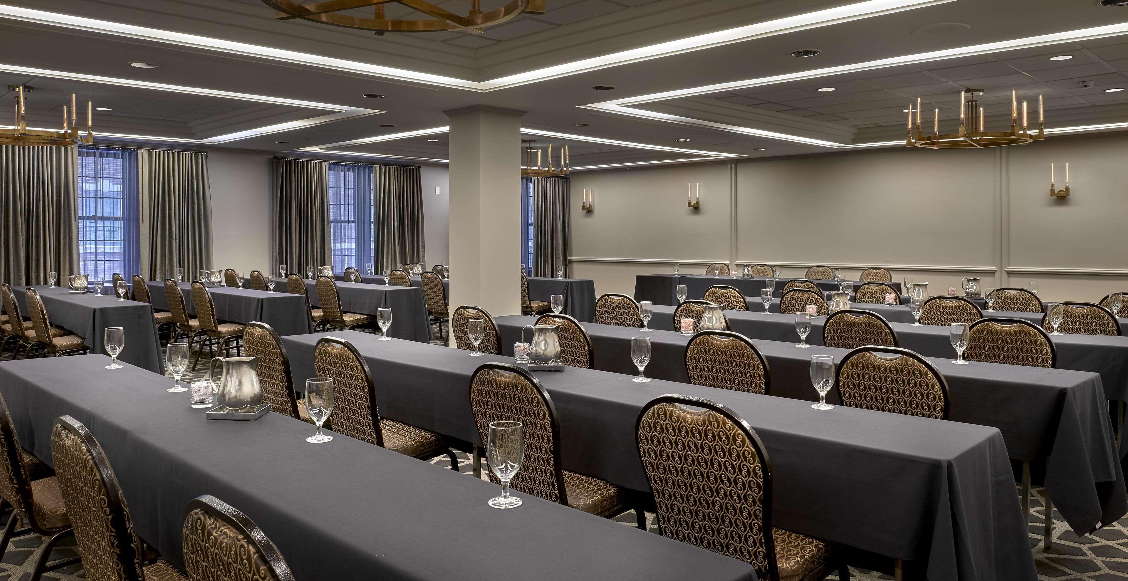 Hotel Phillips Kansas City, Curio Collection By Hilton Exterior foto